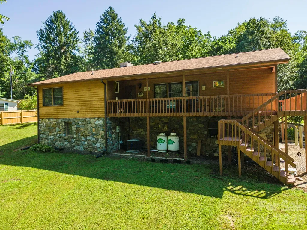 35 Upper Moffitt Road Asheville NC 28805