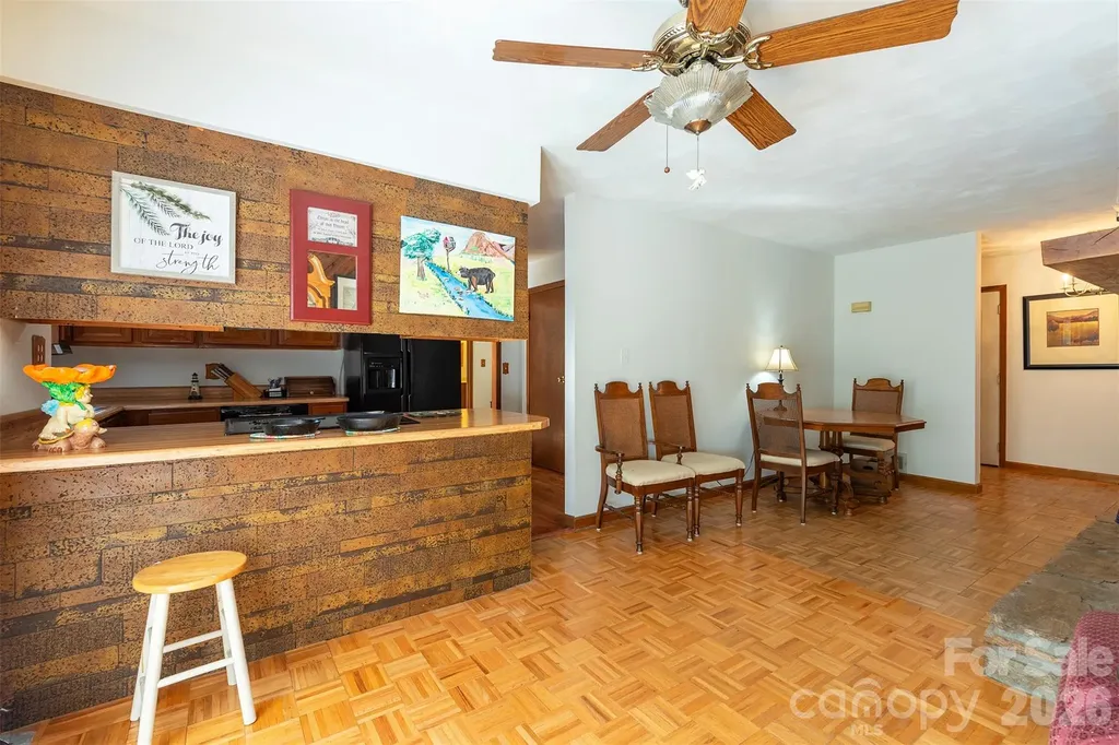 35 Upper Moffitt Road Asheville NC 28805