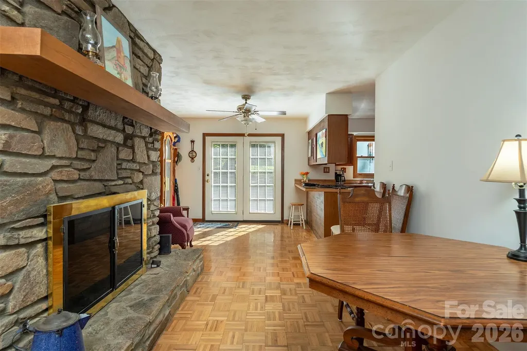 35 Upper Moffitt Road Asheville NC 28805