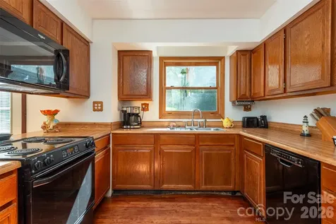 35 Upper Moffitt Road Asheville NC 28805