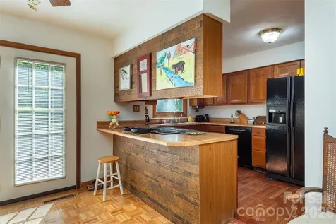 35 Upper Moffitt Road Asheville NC 28805
