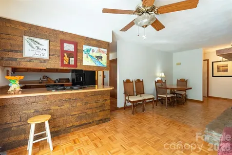 35 Upper Moffitt Road Asheville NC 28805