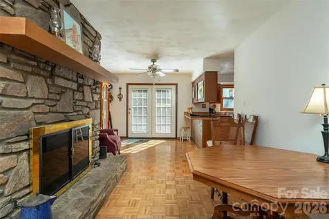 35 Upper Moffitt Road Asheville NC 28805