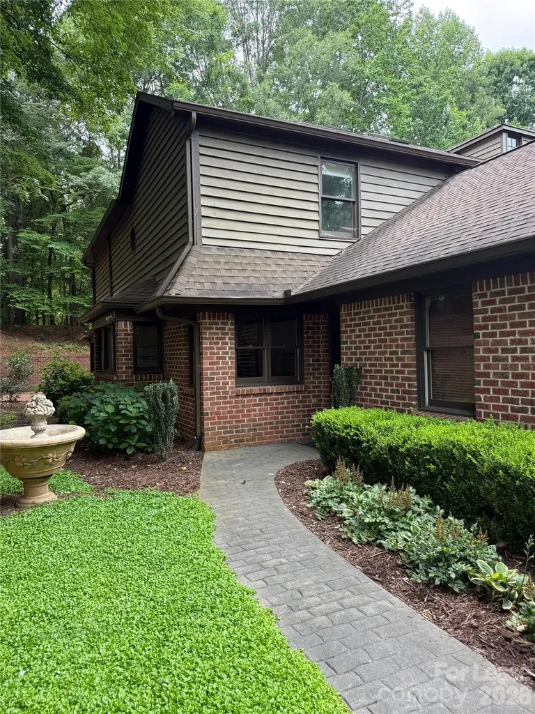 7434 Newmans Lane Charlotte NC 28270