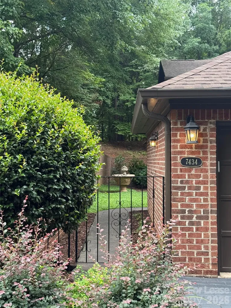 7434 Newmans Lane Charlotte NC 28270
