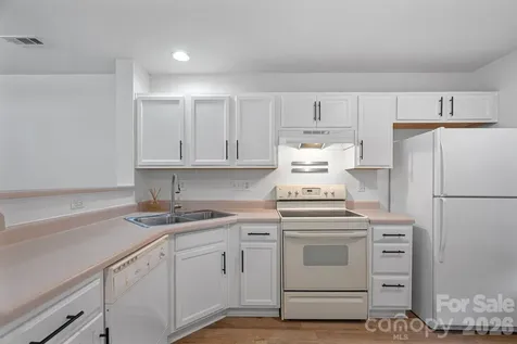 10822 Holly Ridge Boulevard Charlotte NC 28216