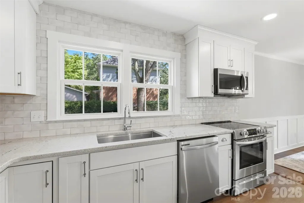 8115 Knollbrook Drive Charlotte NC 28270