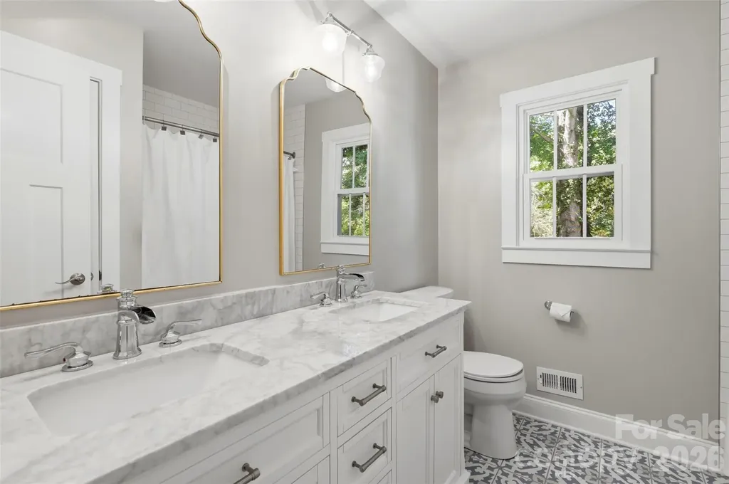 8115 Knollbrook Drive Charlotte NC 28270