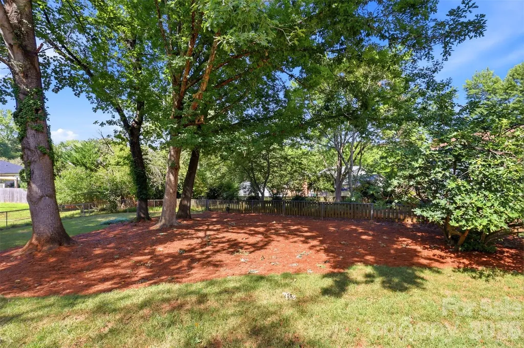 8115 Knollbrook Drive Charlotte NC 28270