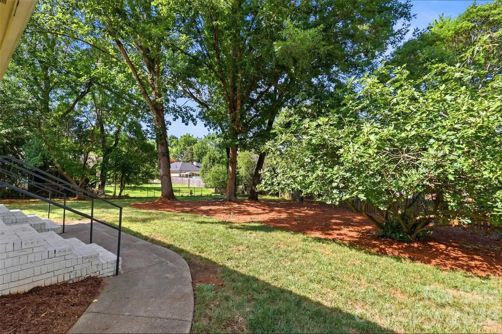 8115 Knollbrook Drive Charlotte NC 28270