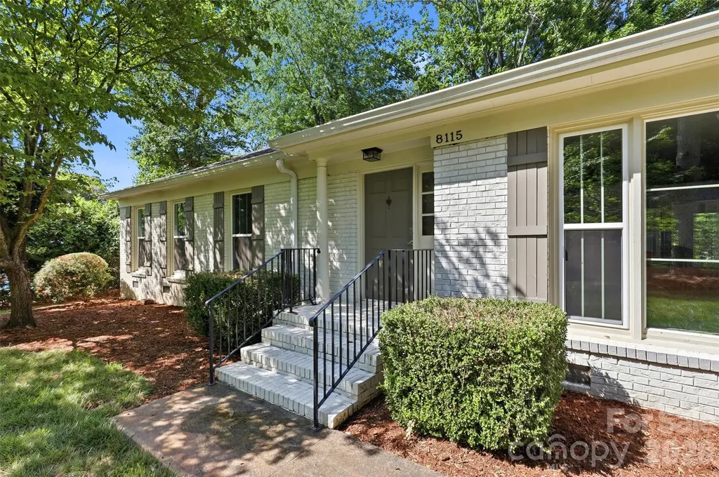 8115 Knollbrook Drive Charlotte NC 28270