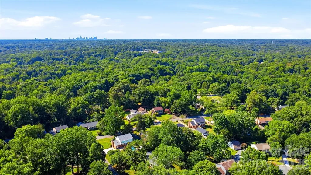 8115 Knollbrook Drive Charlotte NC 28270