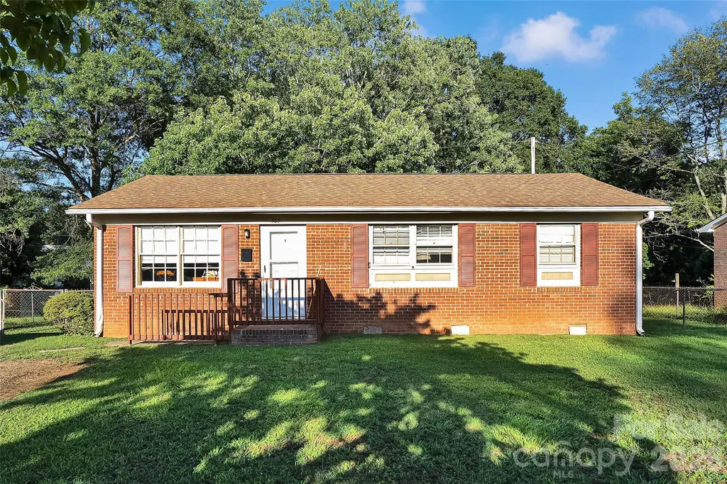308 S Pine Street Dallas NC 28034