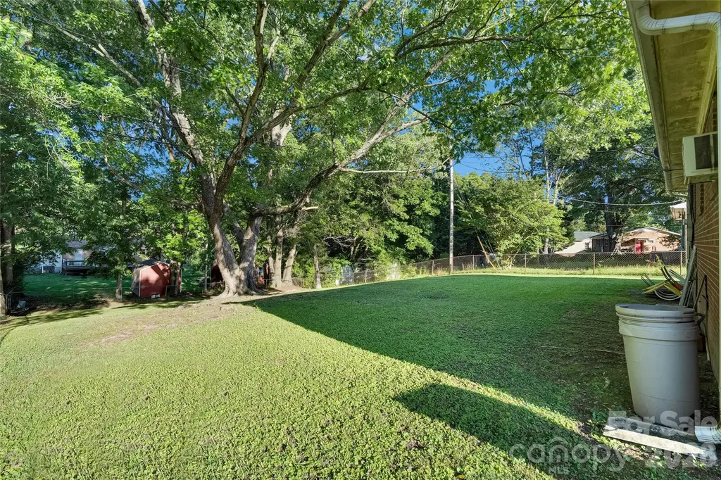 308 S Pine Street Dallas NC 28034