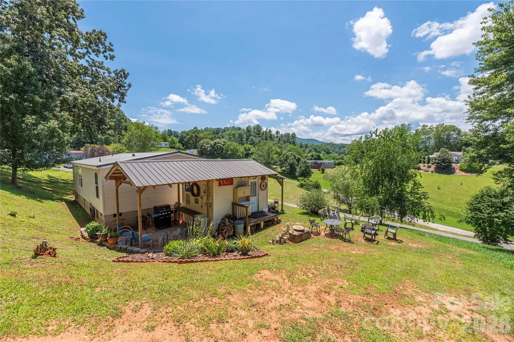 40 Farmstead Road Leicester NC 28748
