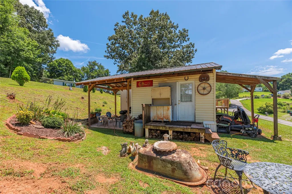 40 Farmstead Road Leicester NC 28748
