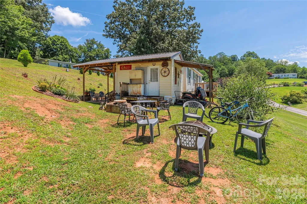 40 Farmstead Road Leicester NC 28748