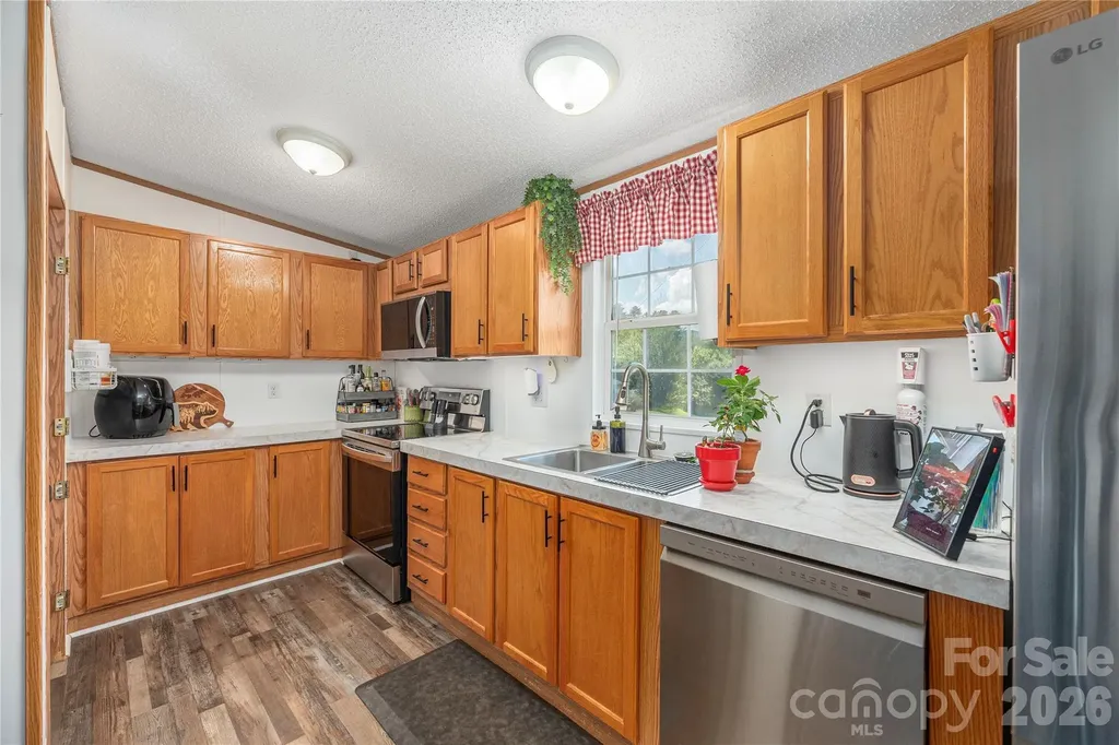 40 Farmstead Road Leicester NC 28748