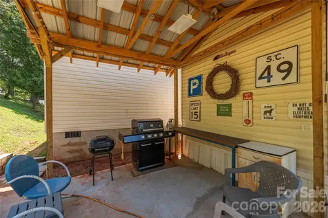40 Farmstead Road Leicester NC 28748