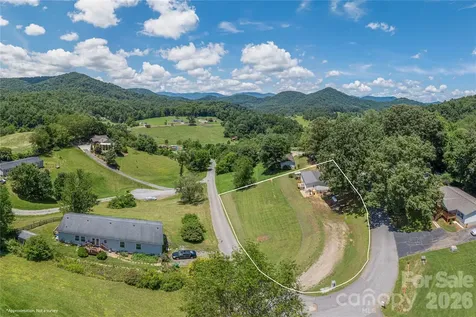 40 Farmstead Road Leicester NC 28748
