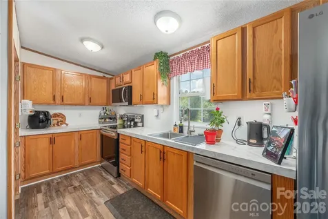 40 Farmstead Road Leicester NC 28748