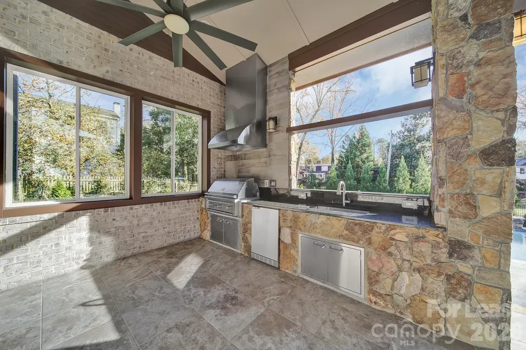2011 Sharon Avenue Charlotte NC 28211