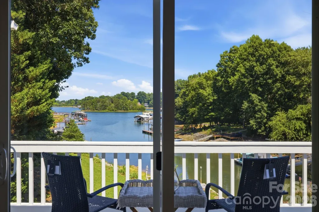 2494 Cherry Lane Denver NC 28037