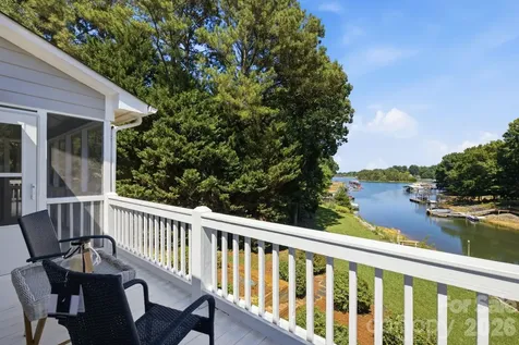 2494 Cherry Lane Denver NC 28037