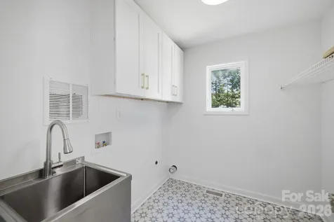 2494 Cherry Lane Denver NC 28037