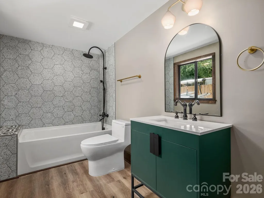 78 Travis Street Clyde NC 28721