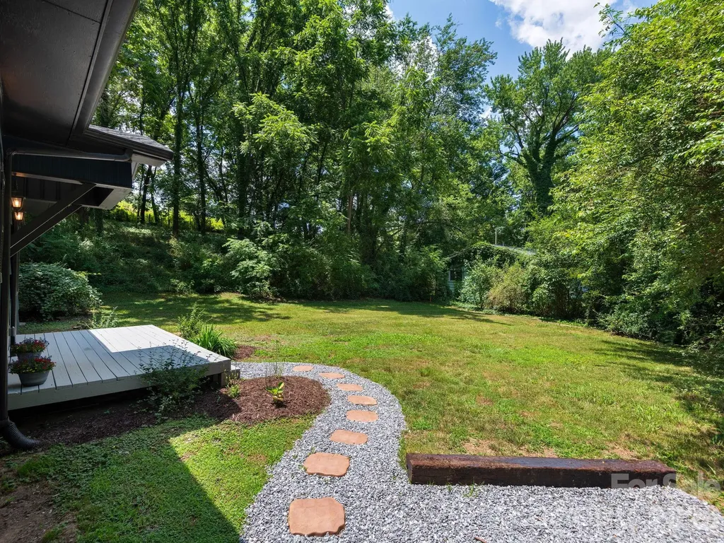 78 Travis Street Clyde NC 28721