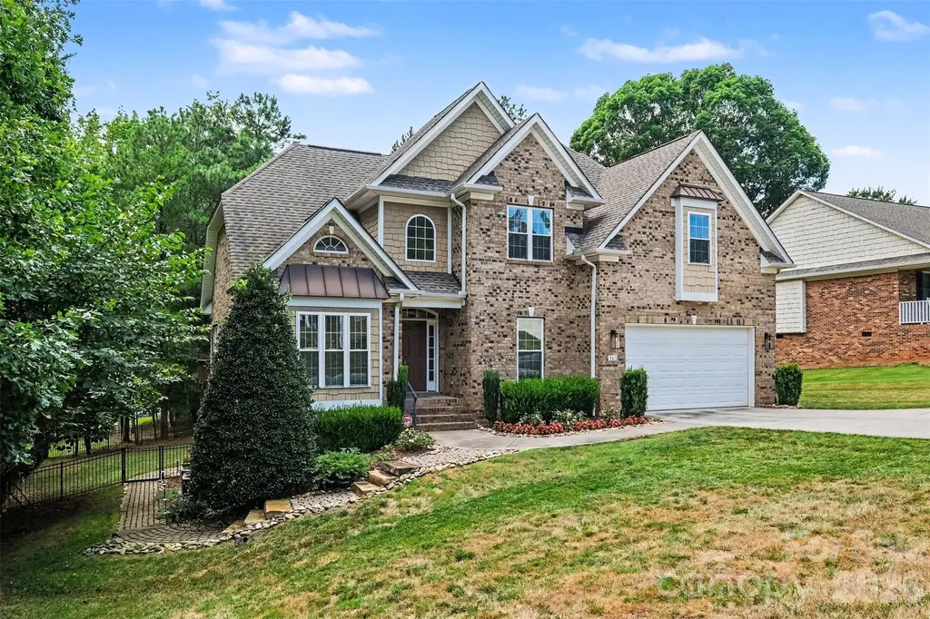765 Sloan Street Denver NC 28037
