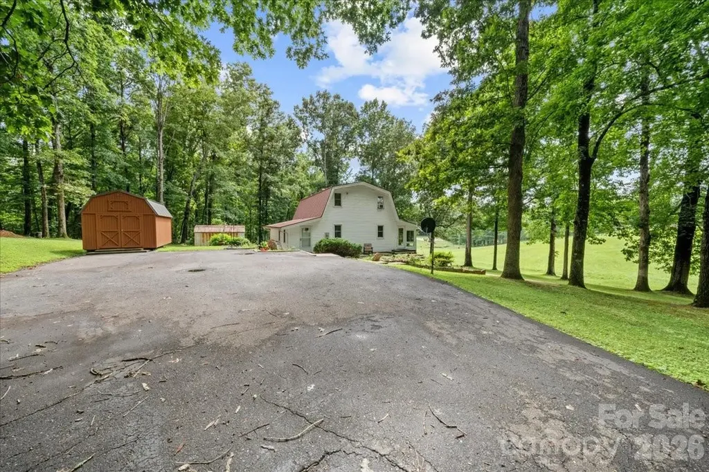 371 Patton Valley Drive Nebo NC 28761