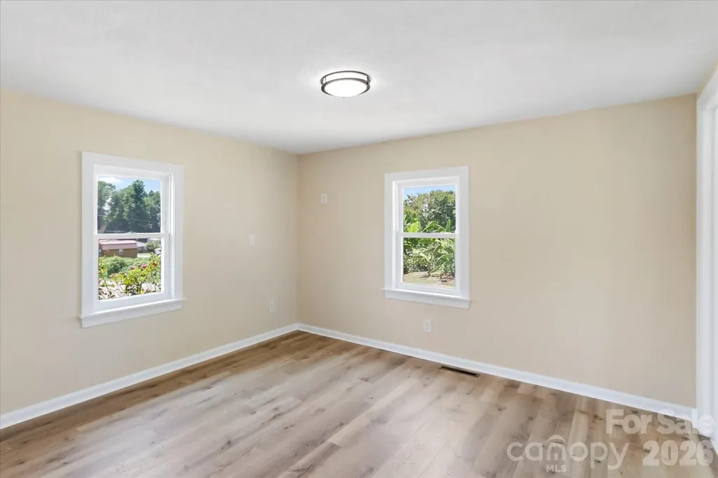 136 W Wilhemenia Street Marion NC 28752