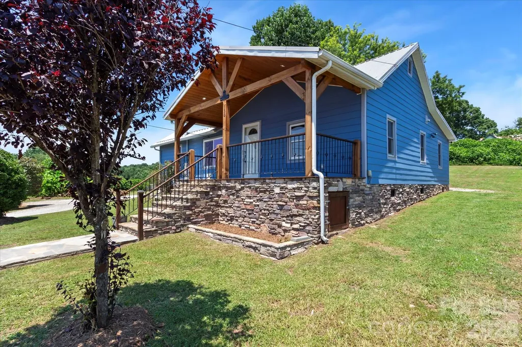 136 W Wilhemenia Street Marion NC 28752