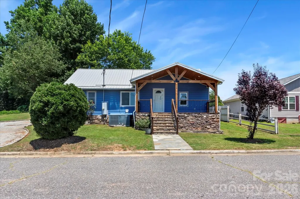 136 W Wilhemenia Street Marion NC 28752
