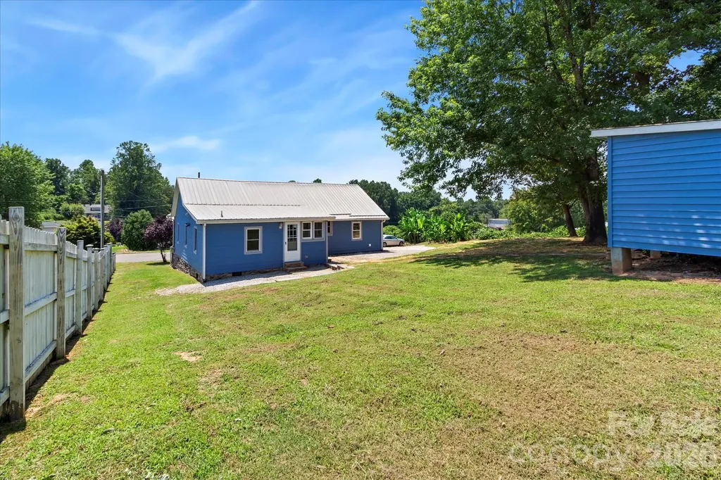 136 W Wilhemenia Street Marion NC 28752