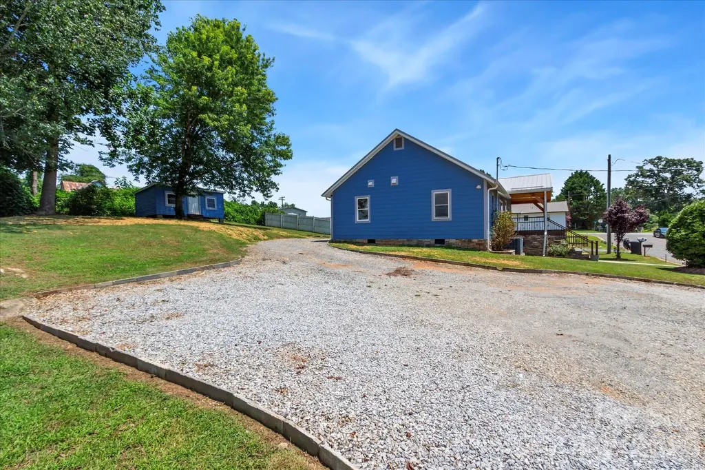 136 W Wilhemenia Street Marion NC 28752