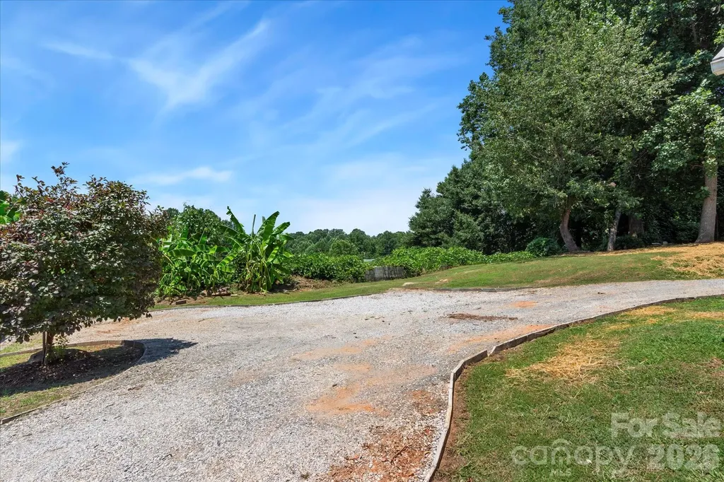 136 W Wilhemenia Street Marion NC 28752