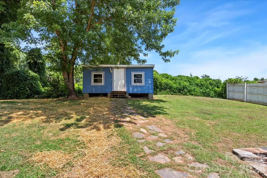 136 W Wilhemenia Street Marion NC 28752