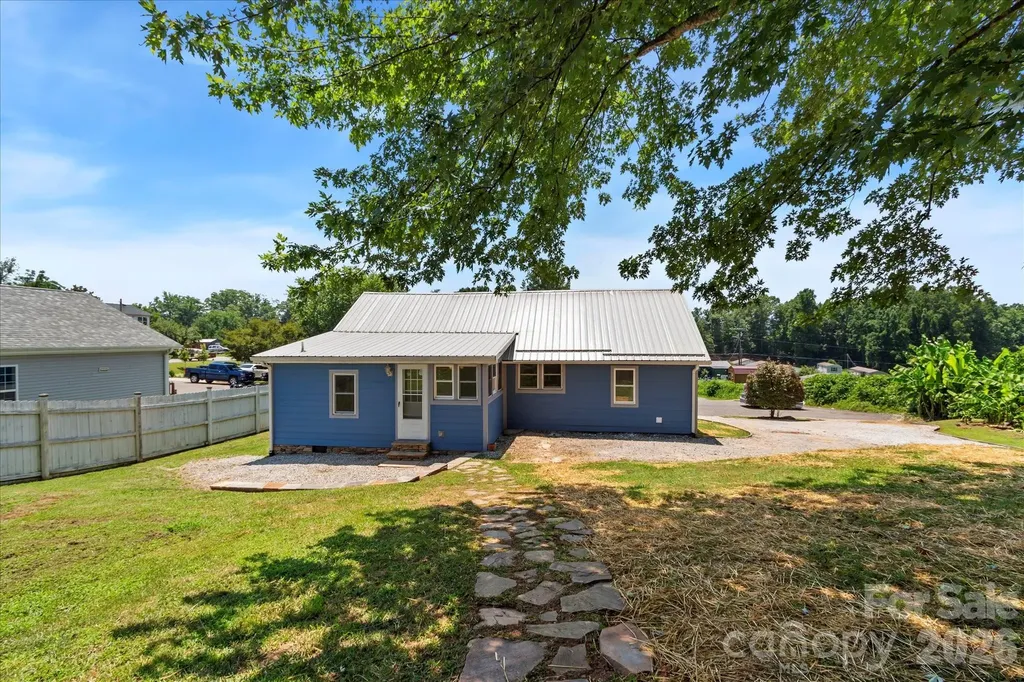 136 W Wilhemenia Street Marion NC 28752