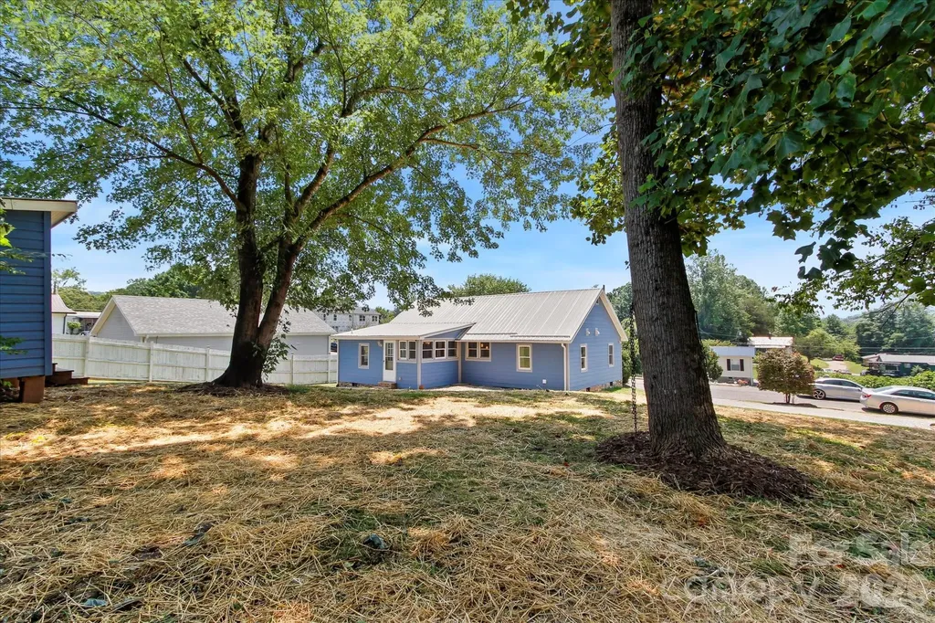 136 W Wilhemenia Street Marion NC 28752