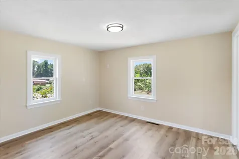136 W Wilhemenia Street Marion NC 28752