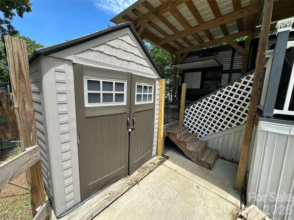 110 Pier Avenue New London NC 28127