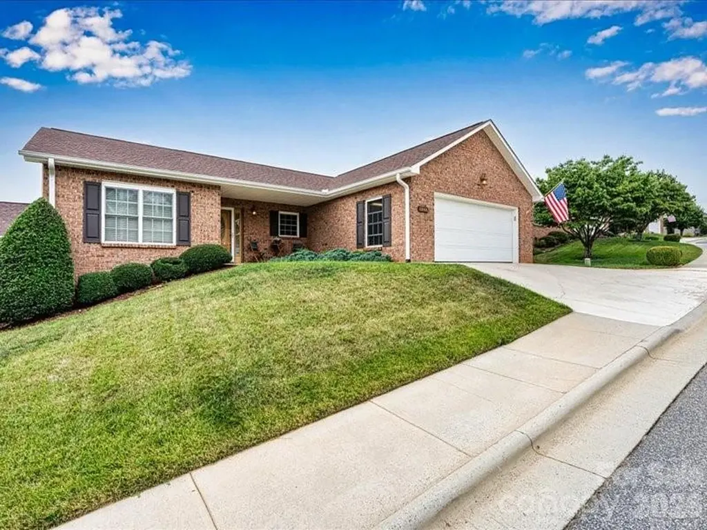 1284 Wexford Village Circle NE Lenoir NC 28645