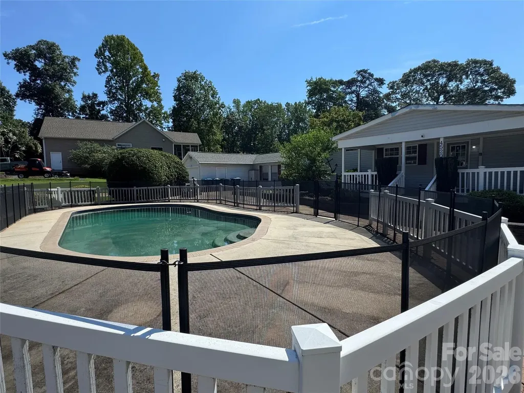4520 Lake Drive Sherrills Ford NC 28673