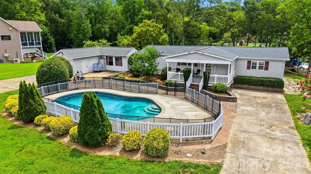 4520 Lake Drive Sherrills Ford NC 28673