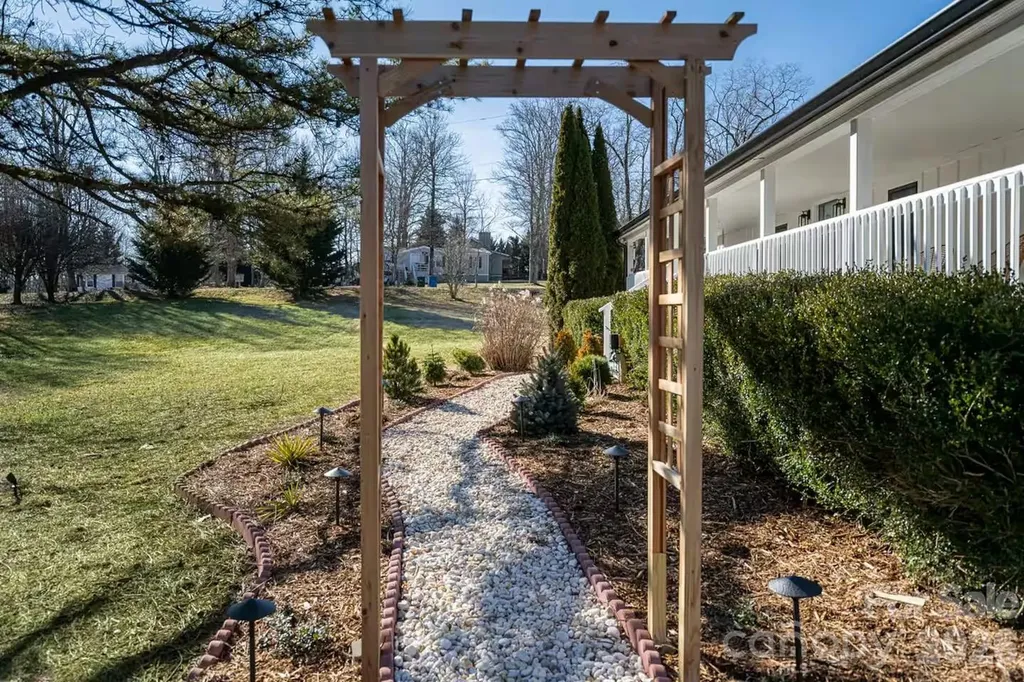 2 Shady Oak Lane Arden NC 28704