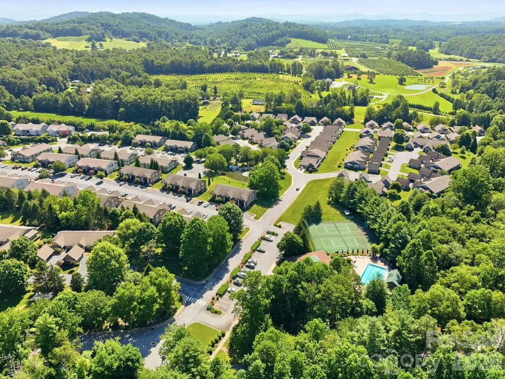 2705 Deermouse Way Hendersonville NC 28792