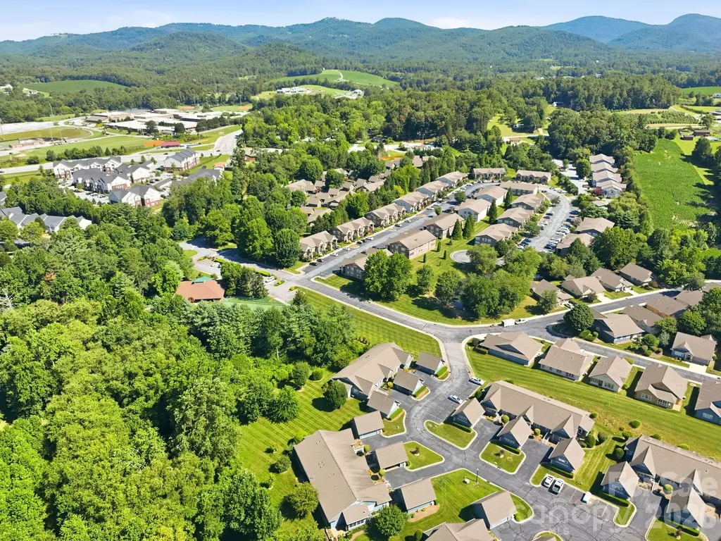 2705 Deermouse Way Hendersonville NC 28792